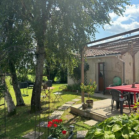 Studio En Auvergne Le Ruisseau Saint-Priest-Bramefant Extérieur photo